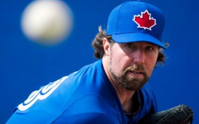 How R.A Dickey Stays Focused On The Mound