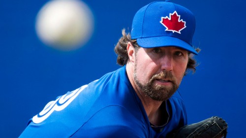 How R.A Dickey Stays Focused On The Mound